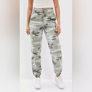 American Eagle Outfitters Camo Joggers - Size 12 - 34/36 Waist - Inseam 30